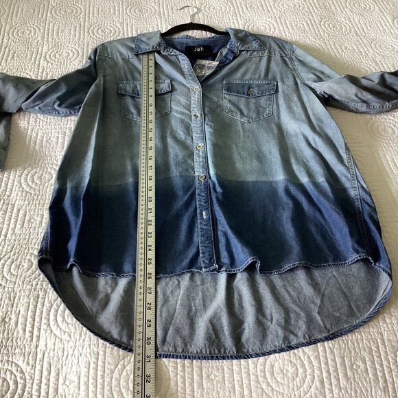 New Joh Chambray Tencel Denim Ombre Button Up Shirt Size Medium - Picture 7 of 11
